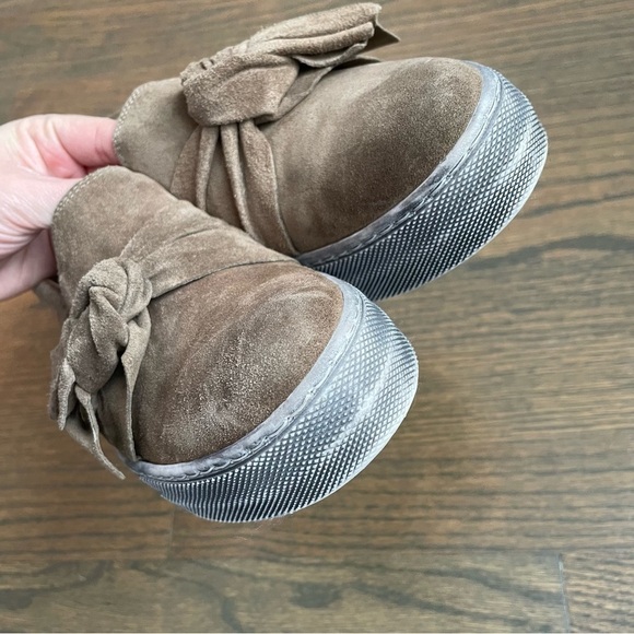 Tejus Collection Suede Bow Shoes - Picture 7 of 10